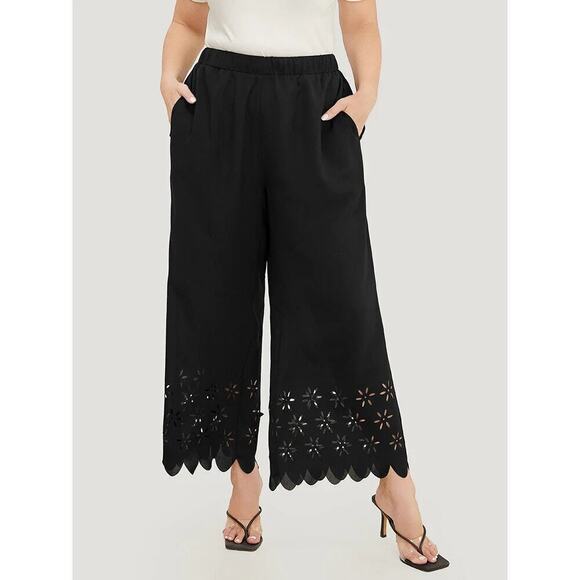 2/$25
 14 - 16 • 1x • BloomChic •  Pocket Laser Cut Pants - Picture 5 of 9